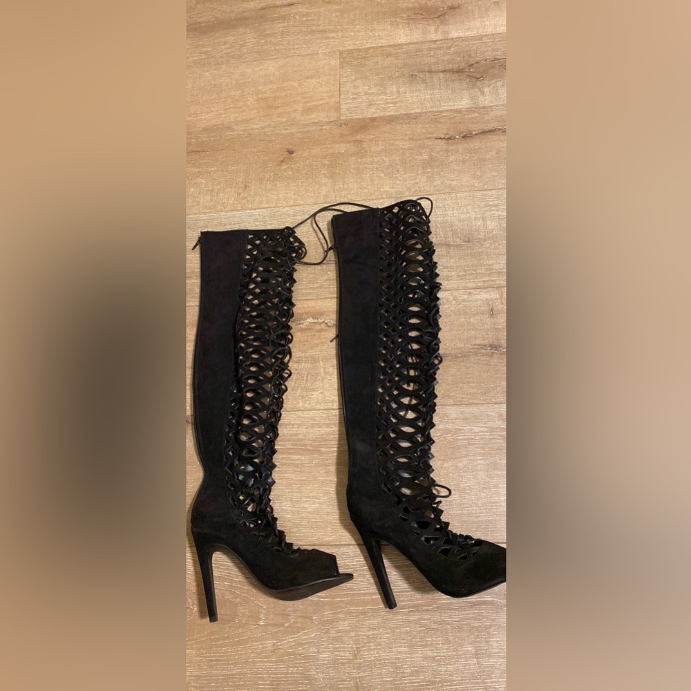 Qupid womens 7.5 faux black suede laser cut knee high boots lace & zip up heels